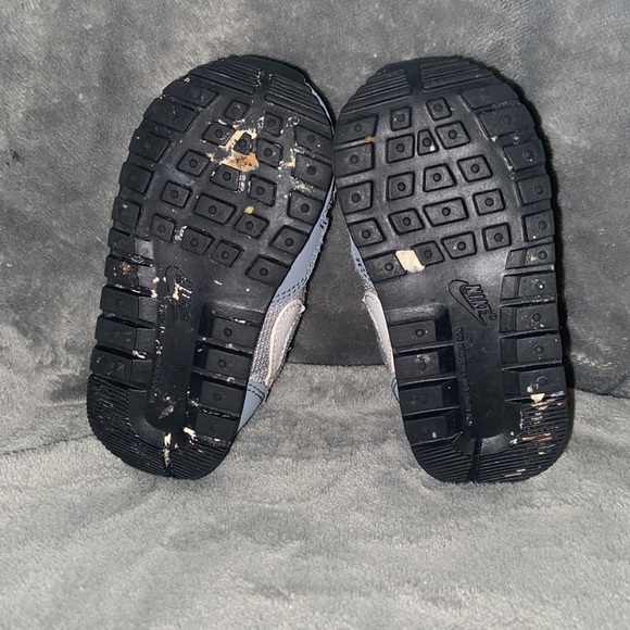 Nike Toddler Sneakers Size 4c - Picture 6 of 8